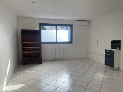 LOCAL COMMERCIAL A LOUER - FONTAINES SUR SAONE - 22.32 m2 - 470�&euro; HC par mois