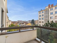 Type 4 traversant. A VENDRE - LYON 4EME ARRONDISSEMENT Plateau. Au pied du Métro Hénon - 110 m2 - 585 000 &euro;