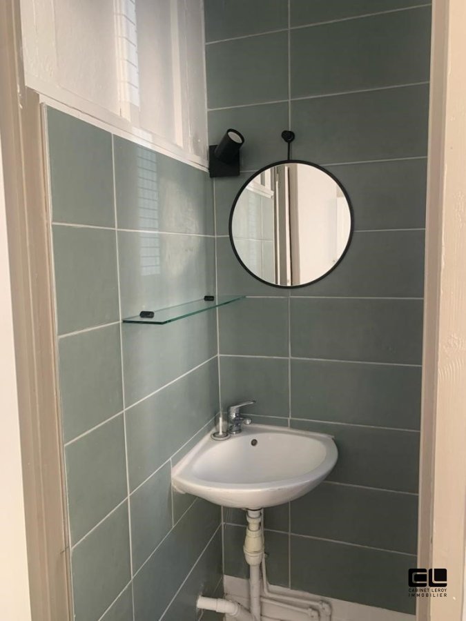 T1 Bis A LOUER - LYON 9EME ARRONDISSEMENT valmy - 40.5 m2 - 777�&euro; charges comprises par mois