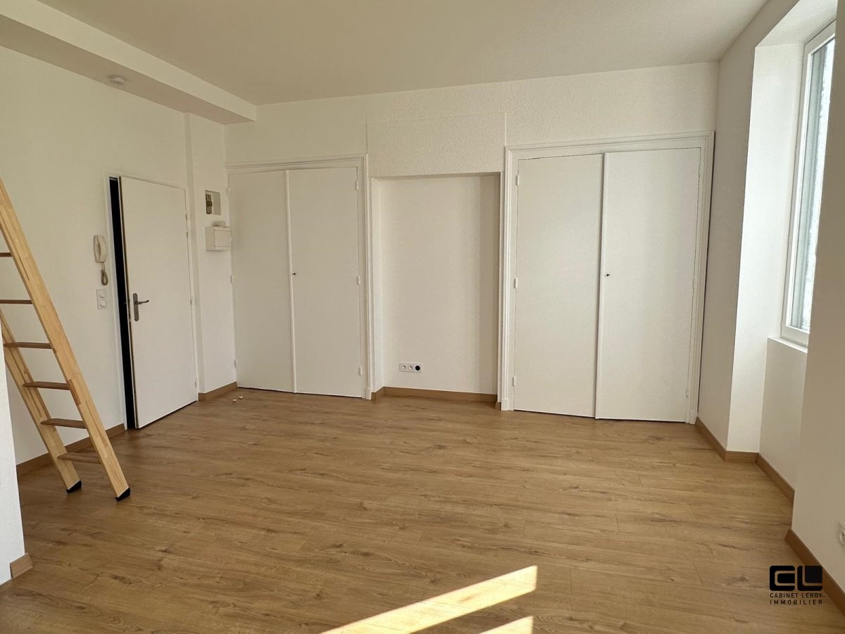 appartement type 1 A LOUER - VILLEURBANNE - 28.05 m2 - 563 &euro; charges comprises par mois