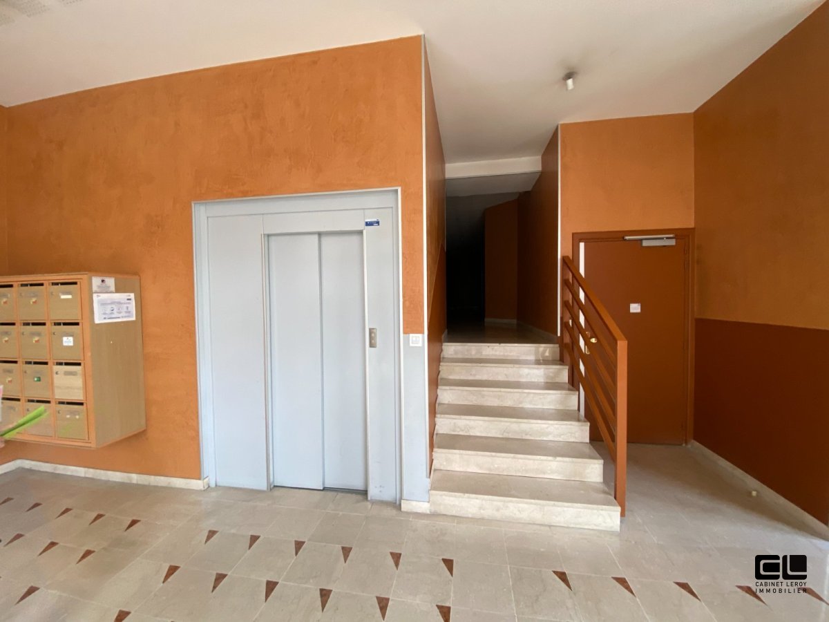 APPARTEMENT T1 A LOUER - VILLEURBANNE republique - 30.57 m2 - 720€ charges comprises par mois