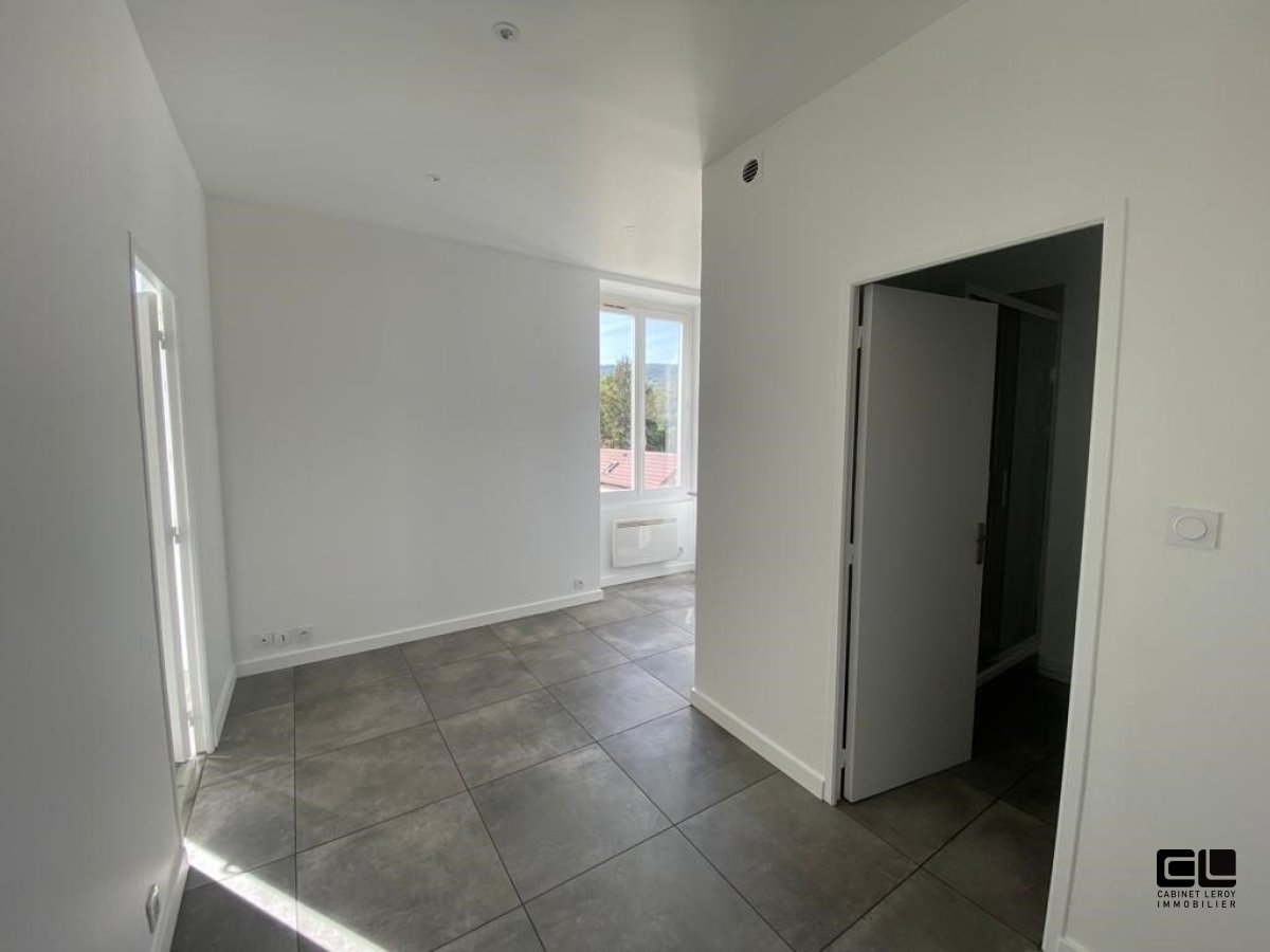 APPARTEMENT T2 A LOUER - FONTAINES SUR SAONE - 25.9 m2 - 590�&euro; charges comprises par mois