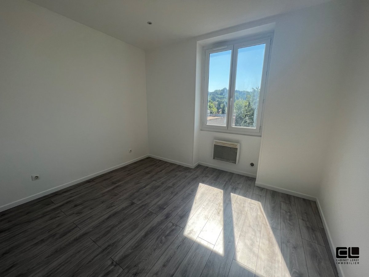 T2 A LOUER - FONTAINES SUR SAONE - 28.96 m2 - 547�&euro; charges comprises par mois