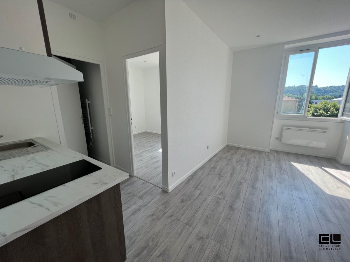 T2 A LOUER - FONTAINES SUR SAONE - 28.96 m2 - 547�&euro; charges comprises par mois