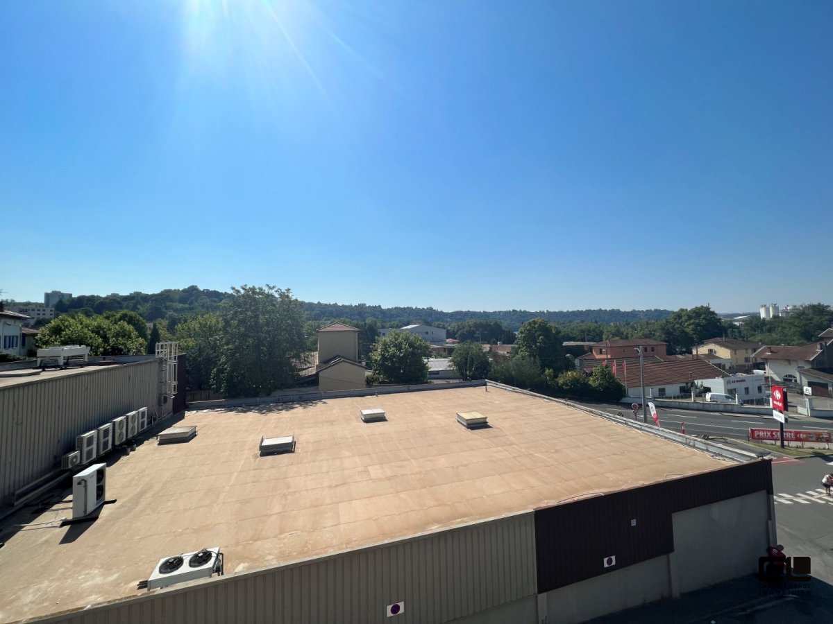 T2 A LOUER - FONTAINES SUR SAONE - 28.96 m2 - 547�&euro; charges comprises par mois