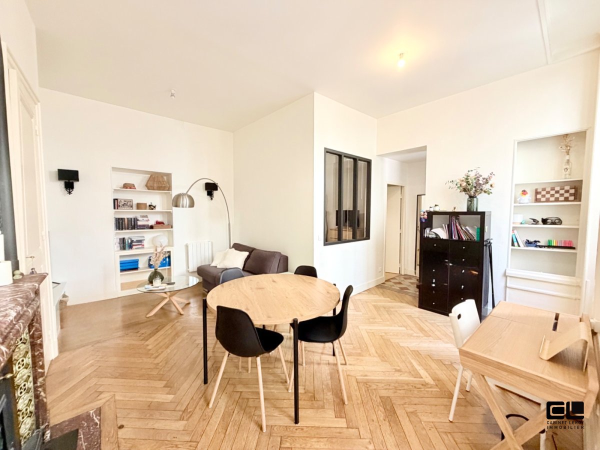 APPARTEMENT T2 A LOUER - LYON 2EME ARRONDISSEMENT - 41.13 m2 - 995 &euro; charges comprises par mois