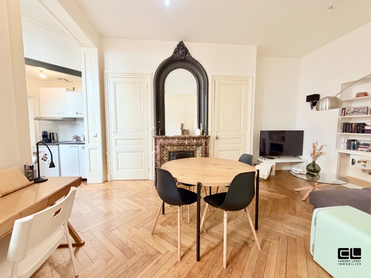 APPARTEMENT T2 A LOUER - LYON 2EME ARRONDISSEMENT - 41.13 m2 - 995 &euro; charges comprises par mois