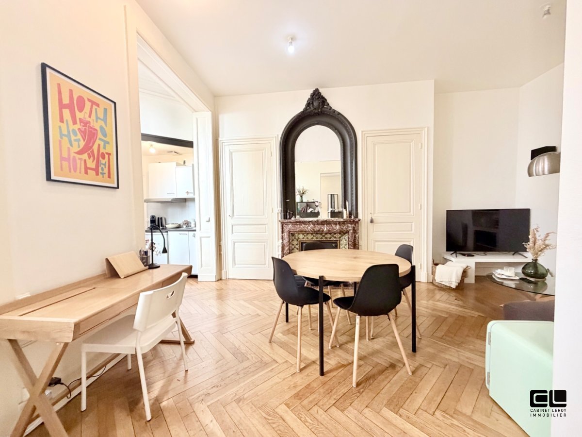 APPARTEMENT T2 A LOUER - LYON 2EME ARRONDISSEMENT - 41.13 m2 - 995 &euro; charges comprises par mois
