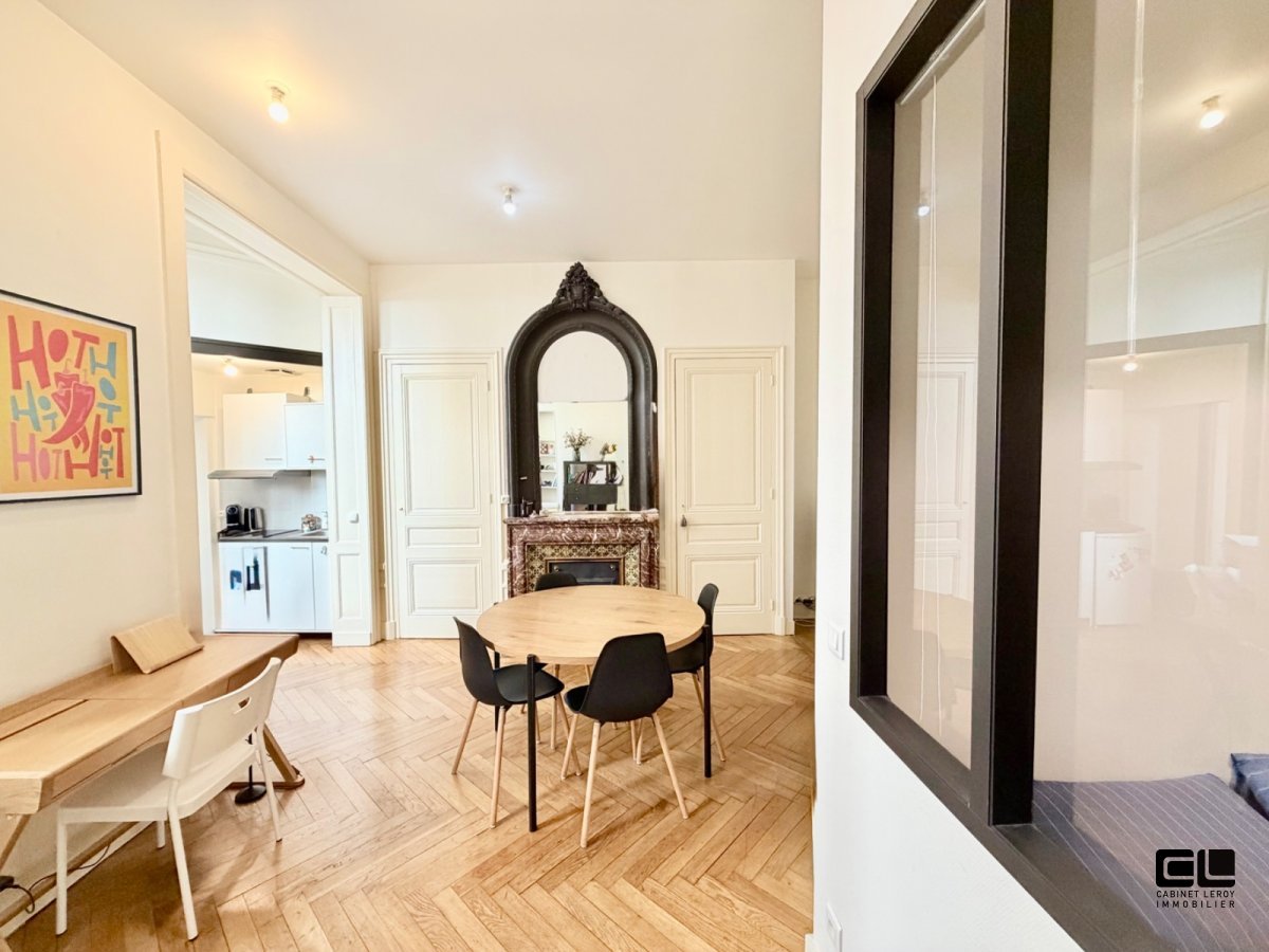 APPARTEMENT T2 A LOUER - LYON 2EME ARRONDISSEMENT - 41.13 m2 - 995 &euro; charges comprises par mois