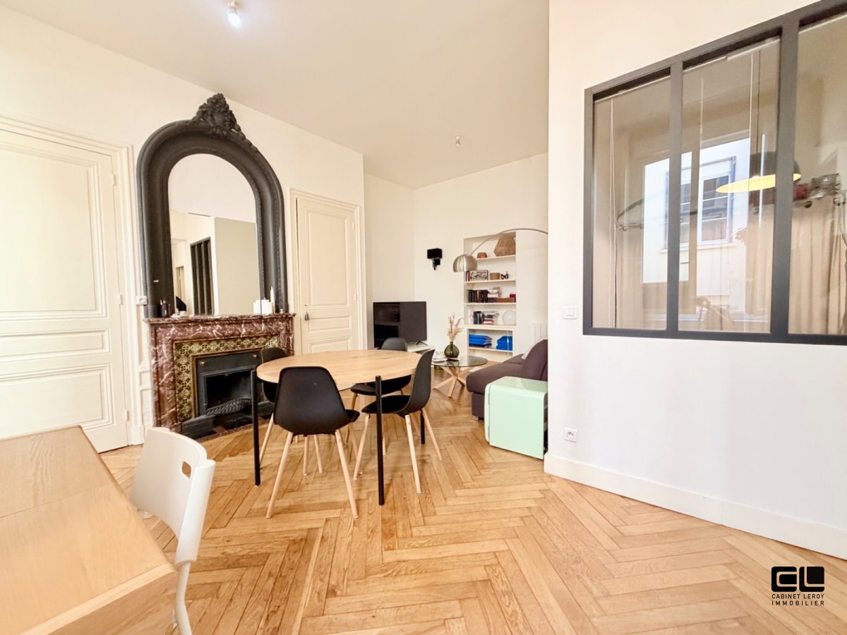APPARTEMENT T2 A LOUER - LYON 2EME ARRONDISSEMENT - 41.13 m2 - 995 &euro; charges comprises par mois