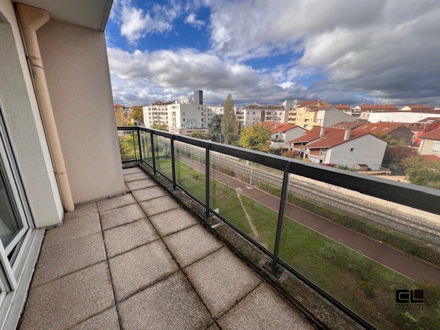 T2 A LOUER - LYON 3EME ARRONDISSEMENT Lacassagne - 52.77 m2 - 930 &euro; charges comprises par mois