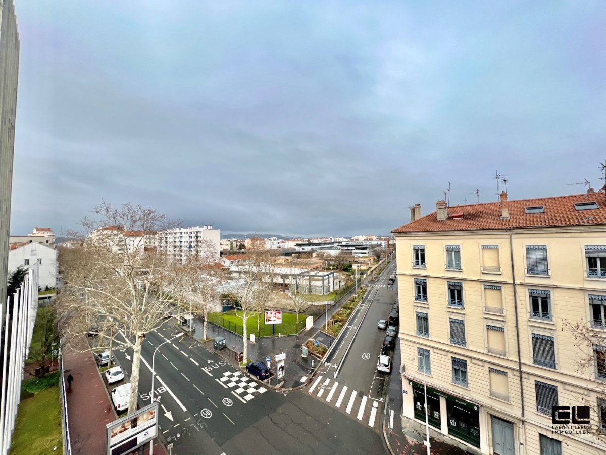 T2 A LOUER - LYON 8EME ARRONDISSEMENT - 66.5 m2 - 959,63 &euro; charges comprises par mois