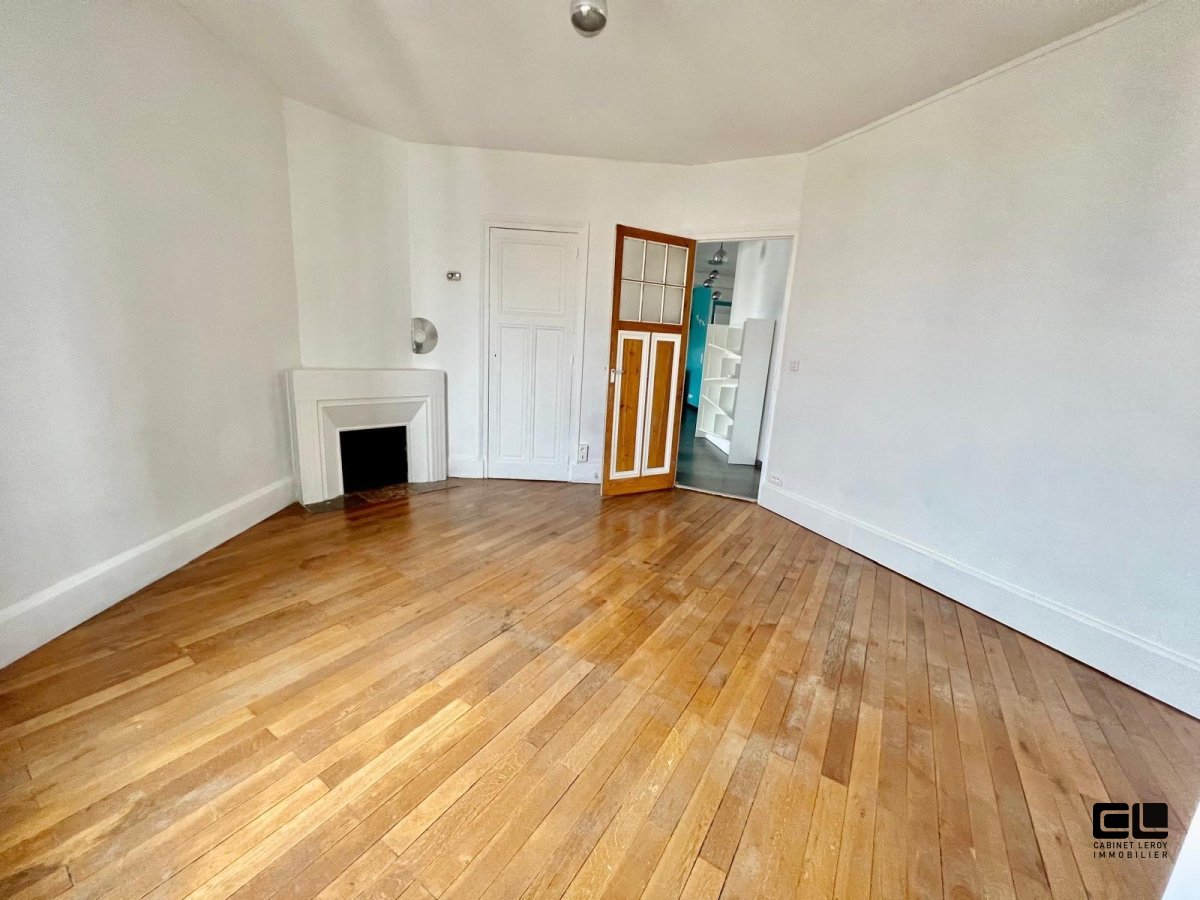 T2 A LOUER - LYON 8EME ARRONDISSEMENT - 66.5 m2 - 959,63 &euro; charges comprises par mois