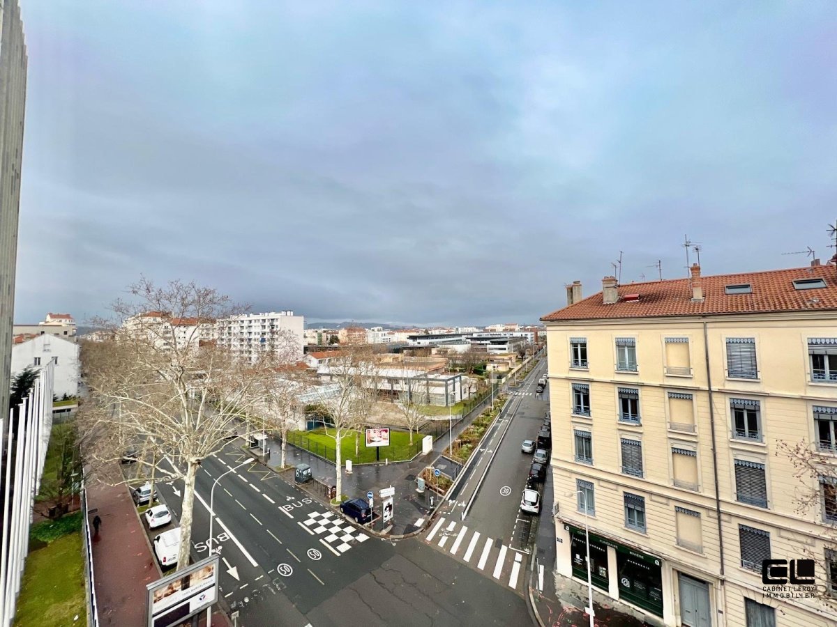 T2 A LOUER - LYON 8EME ARRONDISSEMENT - 66.5 m2 - 959,63 &euro; charges comprises par mois