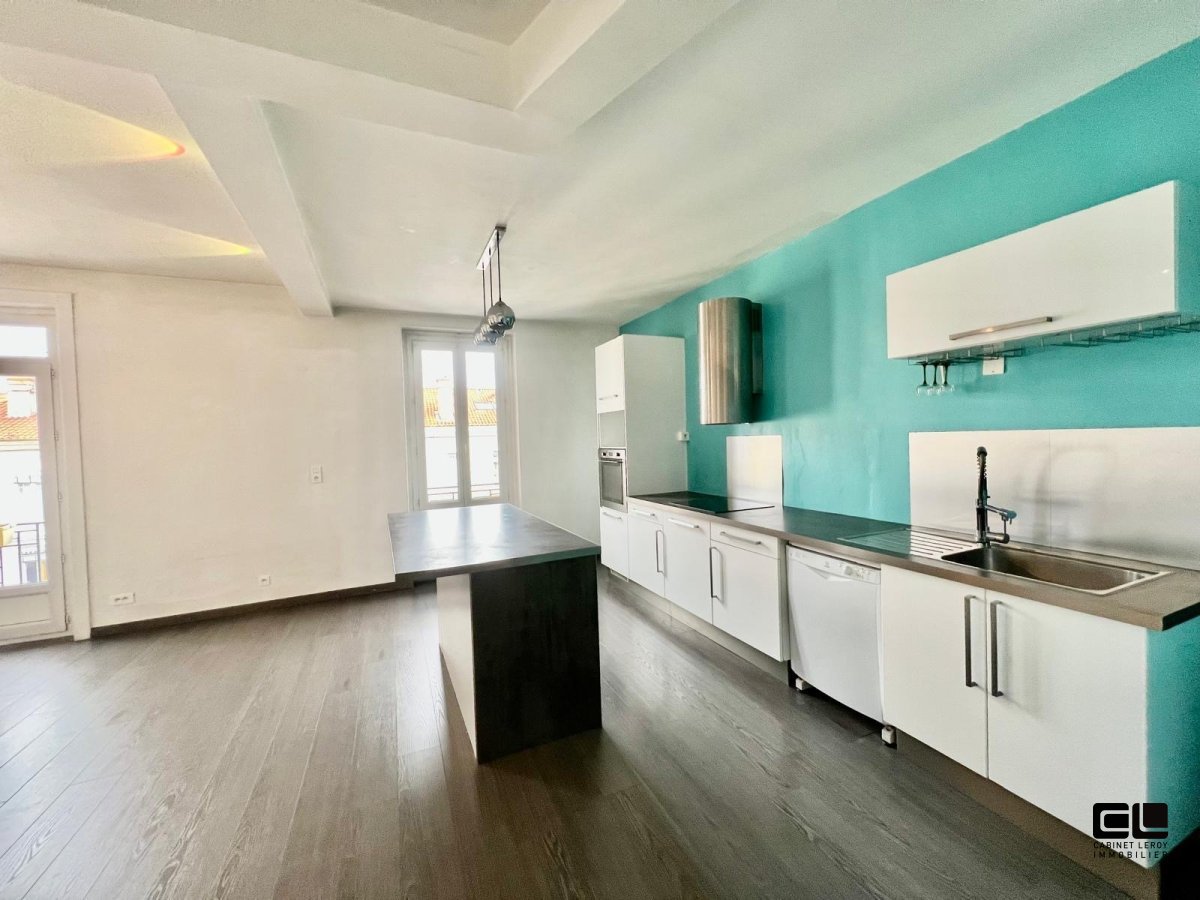 T2 A LOUER - LYON 8EME ARRONDISSEMENT - 66.5 m2 - 959,63 &euro; charges comprises par mois