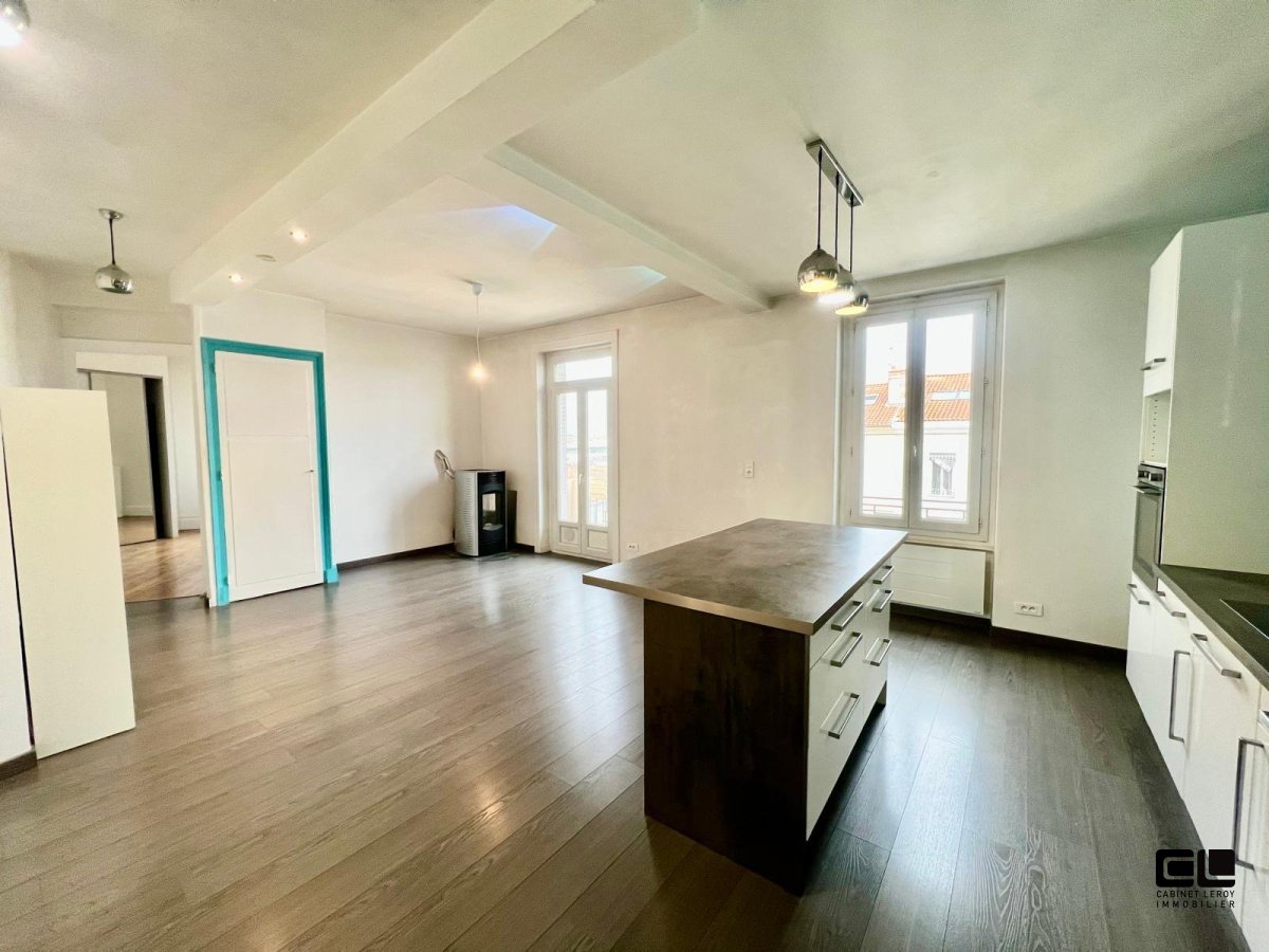 T2 A LOUER - LYON 8EME ARRONDISSEMENT - 66.5 m2 - 959,63 &euro; charges comprises par mois