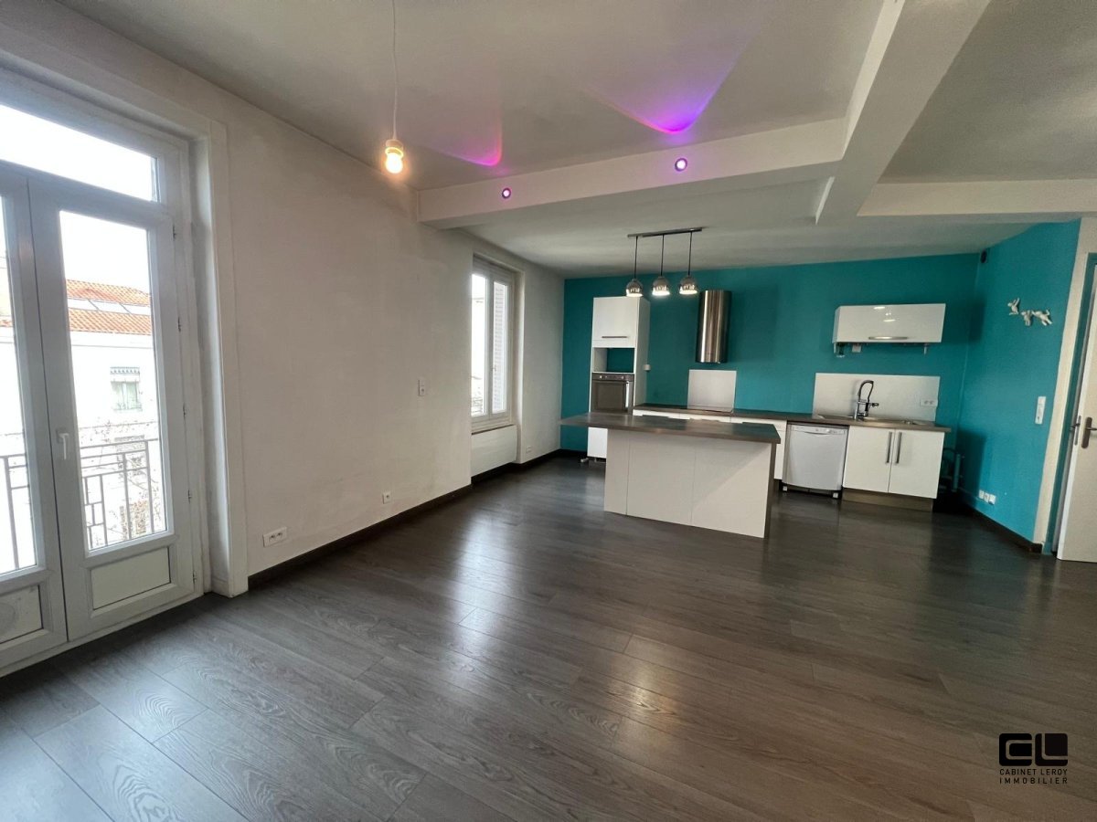T2 A LOUER - LYON 8EME ARRONDISSEMENT - 66.5 m2 - 959,63 &euro; charges comprises par mois