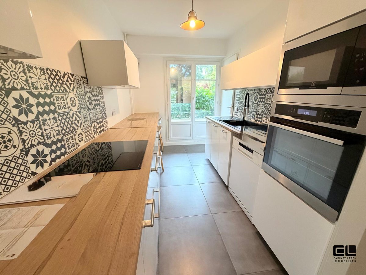 APPARTEMENT T3 A LOUER - FONTAINES SUR SAONE - 67.42 m2 - 1 190 &euro; charges comprises par mois