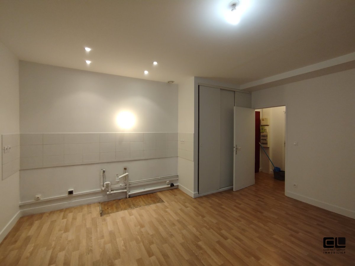 APPARTEMENT T3 A LOUER - LYON 3EME ARRONDISSEMENT - 49.2 m2 - 735�&euro; charges comprises par mois