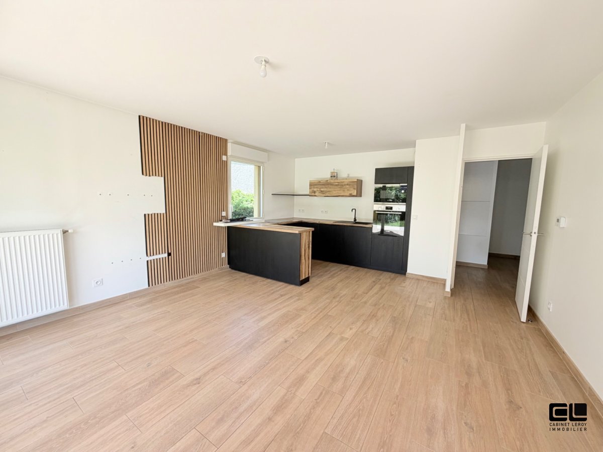 APPARTEMENT T3 A LOUER - RILLIEUX LA PAPE calme, espace vert - 62.73 m2 - 1 140 &euro; charges comprises par mois