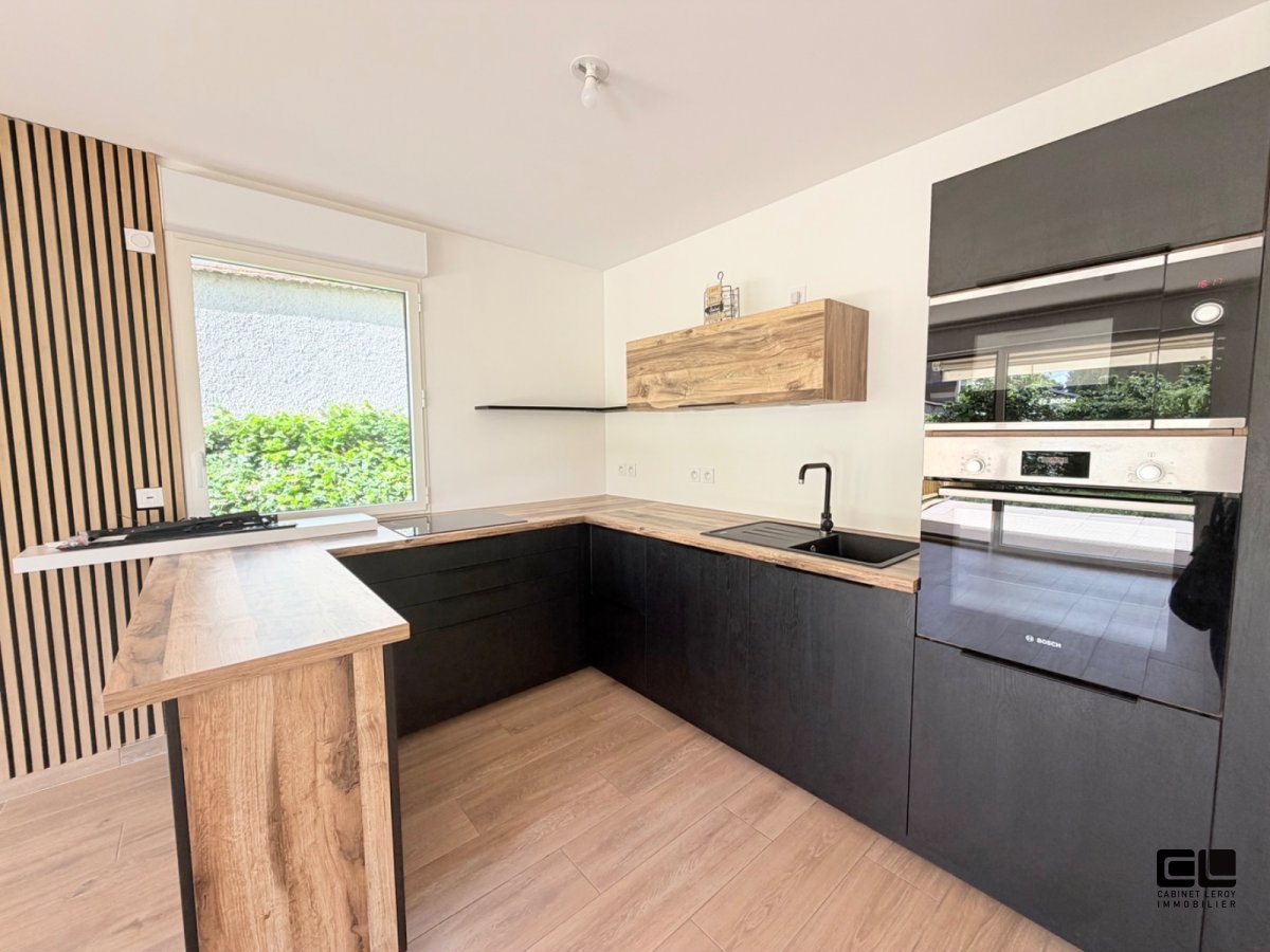 APPARTEMENT T3 A LOUER - RILLIEUX LA PAPE calme, espace vert - 62.73 m2 - 1 140 &euro; charges comprises par mois