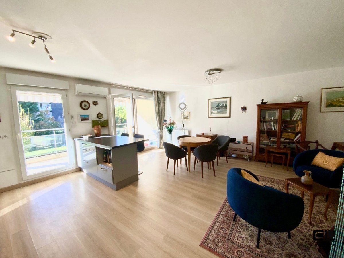 APPARTEMENT T3 A VENDRE - STE FOY LES LYON - 66.29 m2 - 340000€