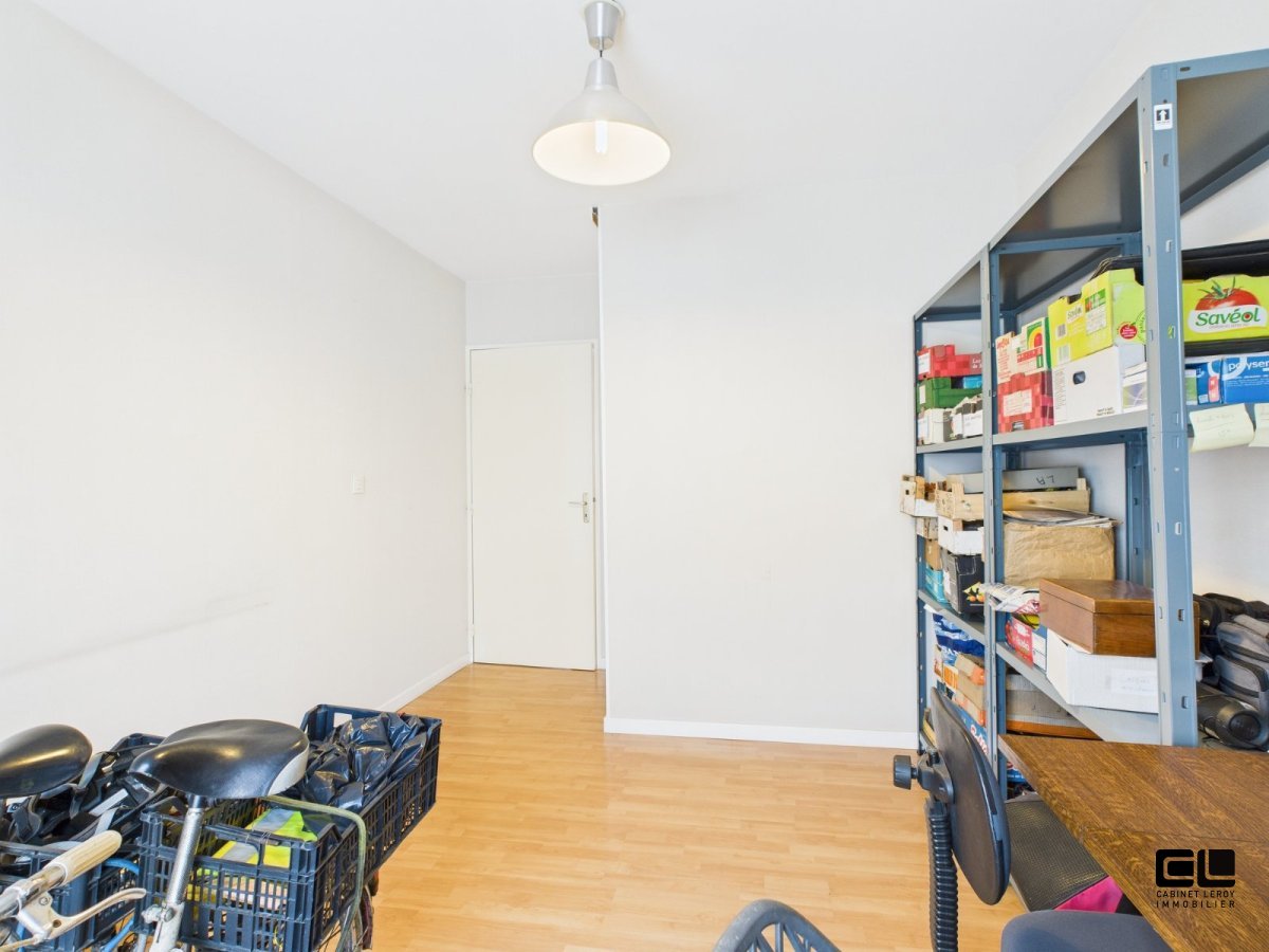 Type 4 traversant. A VENDRE - LYON 4EME ARRONDISSEMENT Plateau. Au pied du Métro Hénon - 110 m2 - 585 000 &euro;