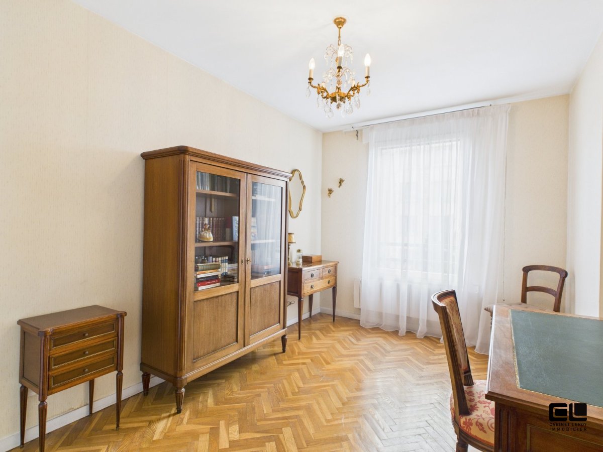 Type 4 traversant. A VENDRE - LYON 4EME ARRONDISSEMENT Plateau. Au pied du Métro Hénon - 110 m2 - 585 000 &euro;