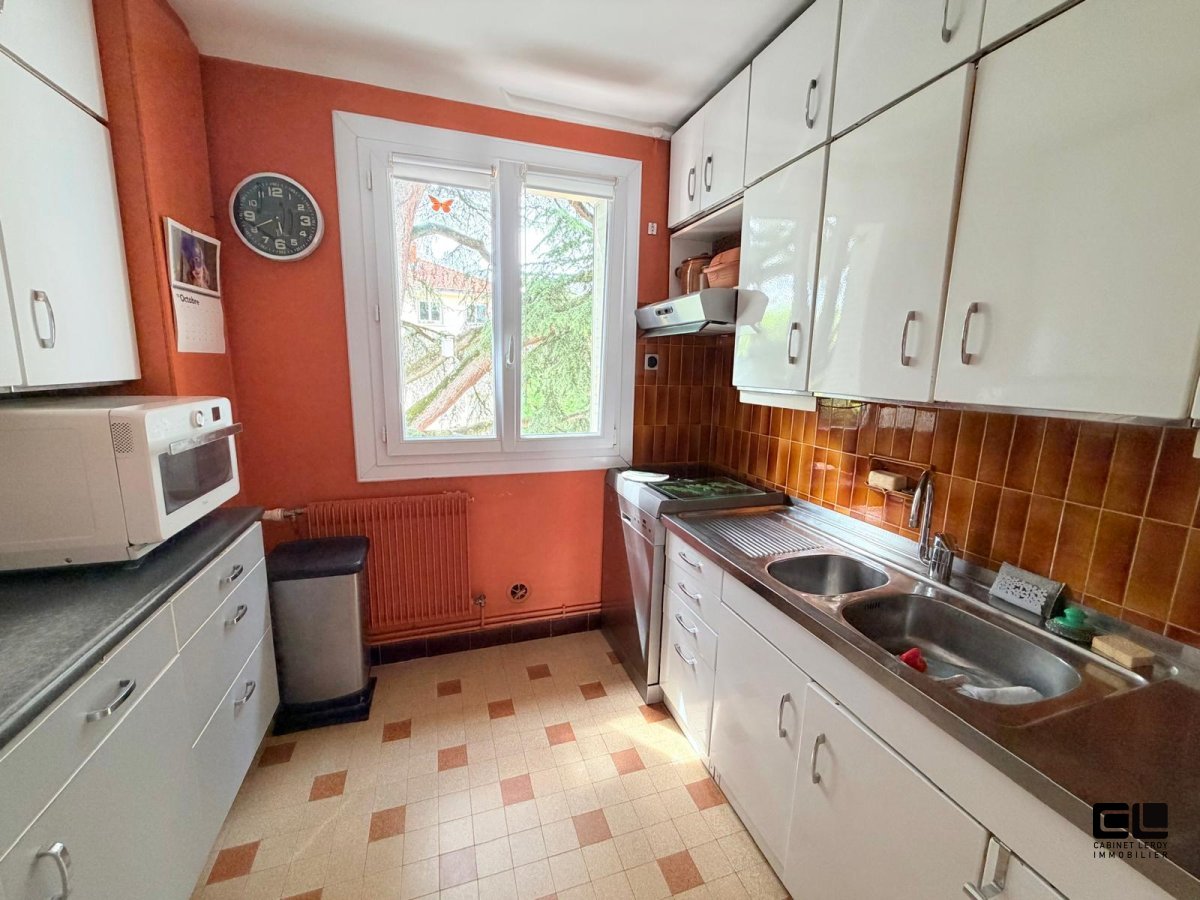 4 A VENDRE - LYON 4EME ARRONDISSEMENT entre le Lycée de Saint Expéry et l hopital de la Croix Rousse - 66 m2 - 297 000 &euro;