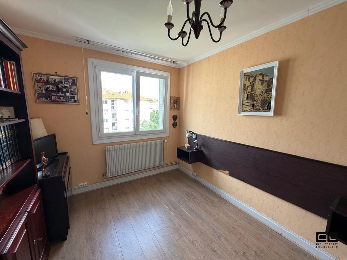 4 A VENDRE - LYON 4EME ARRONDISSEMENT entre le Lycée de Saint Expéry et l hopital de la Croix Rousse - 66 m2 - 297 000 &euro;