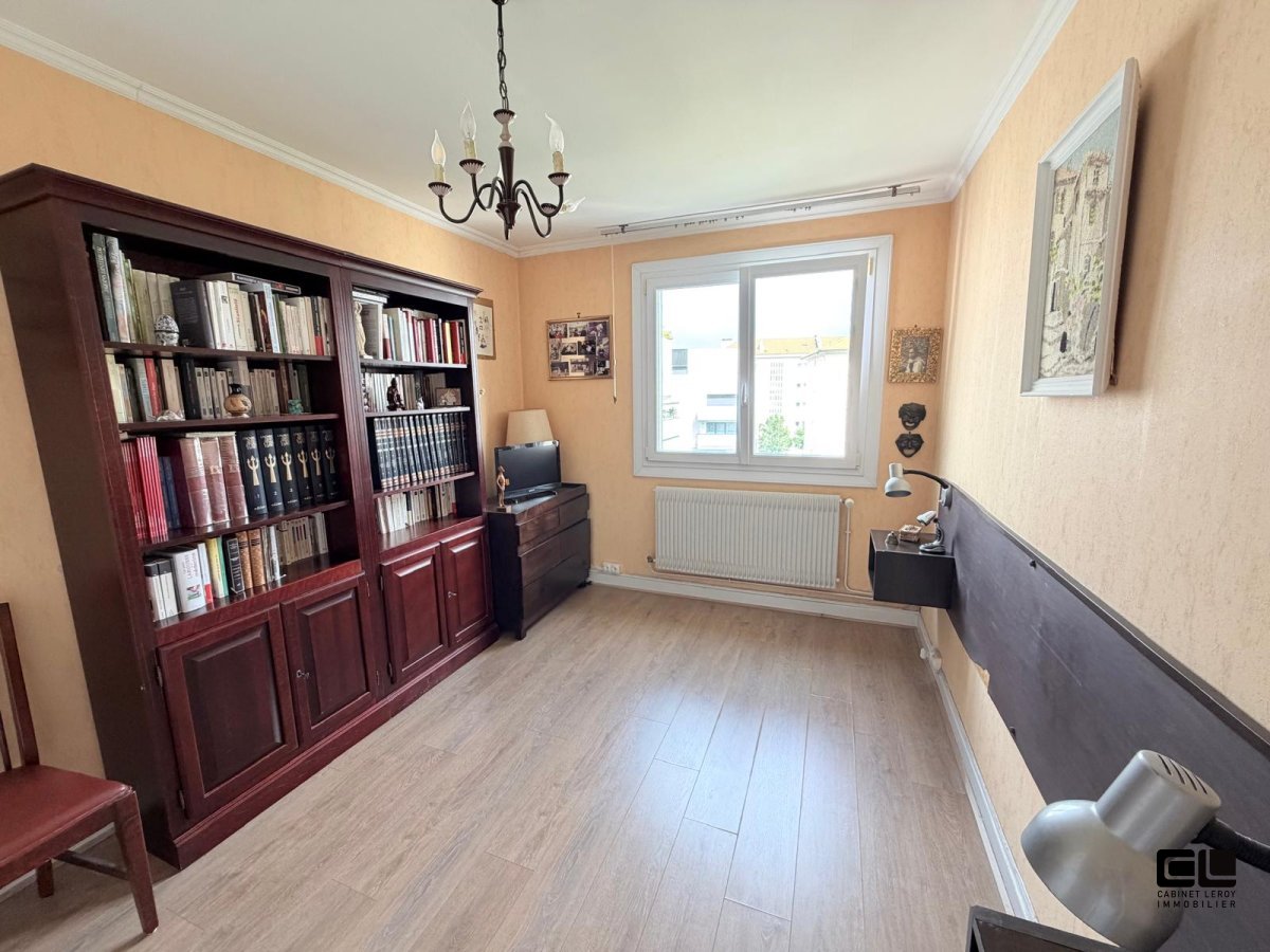 4 A VENDRE - LYON 4EME ARRONDISSEMENT entre le Lycée de Saint Expéry et l hopital de la Croix Rousse - 66 m2 - 297 000 &euro;