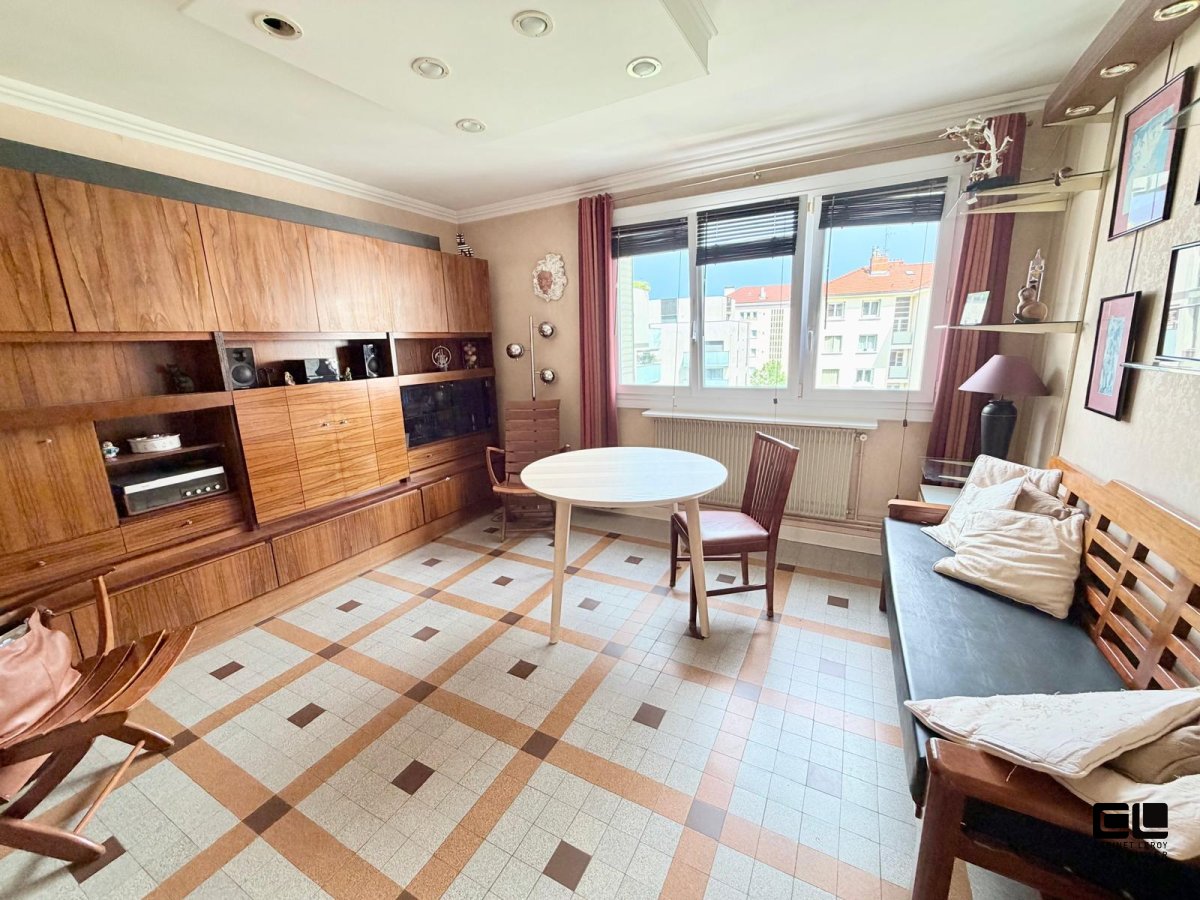 4 A VENDRE - LYON 4EME ARRONDISSEMENT entre le Lycée de Saint Expéry et l hopital de la Croix Rousse - 66 m2 - 297 000 &euro;