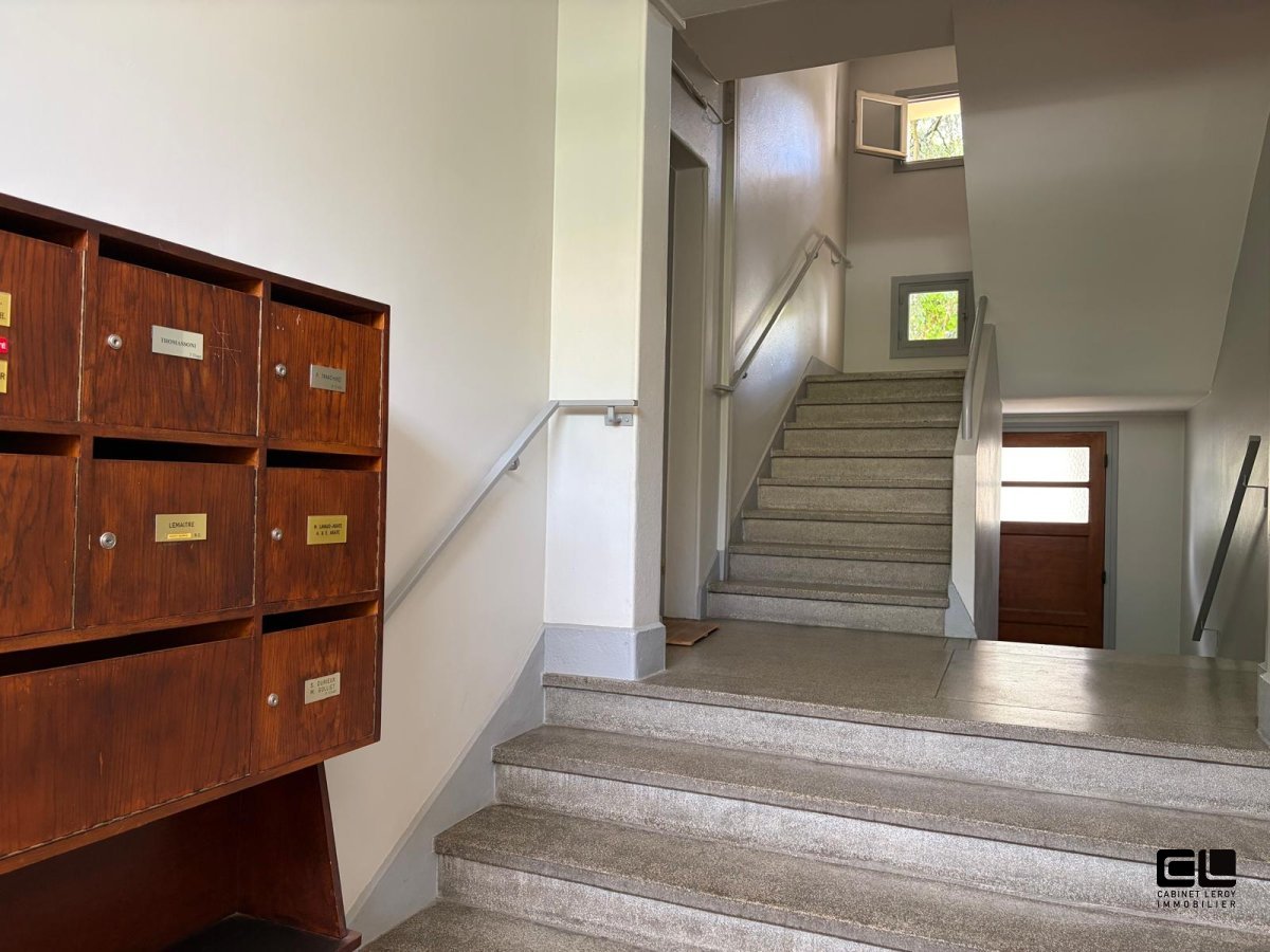 4 A VENDRE - LYON 4EME ARRONDISSEMENT entre le Lycée de Saint Expéry et l hopital de la Croix Rousse - 66 m2 - 297 000 &euro;
