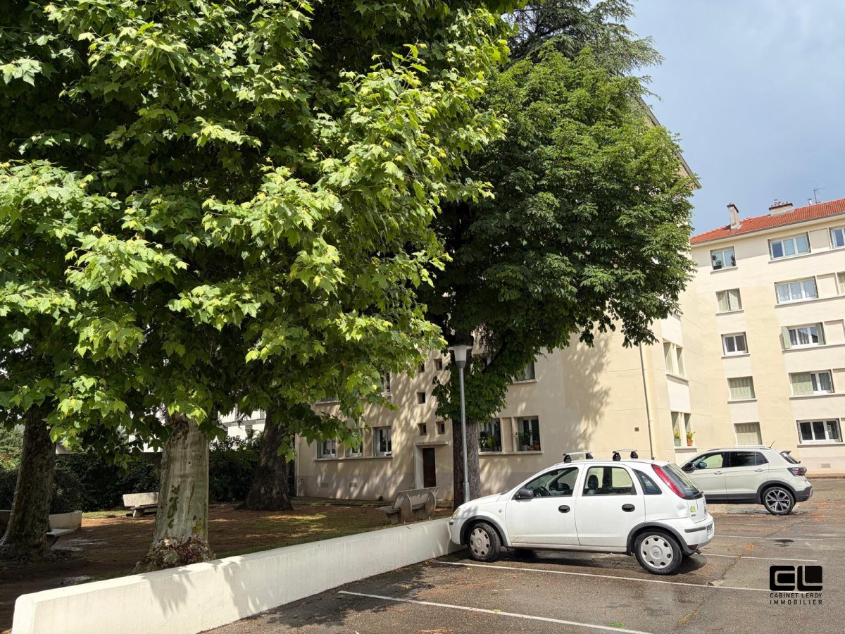 4 A VENDRE - LYON 4EME ARRONDISSEMENT entre le Lycée de Saint Expéry et l hopital de la Croix Rousse - 66 m2 - 297 000 &euro;