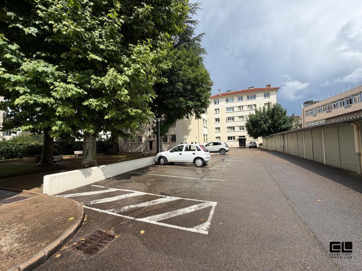 4 A VENDRE - LYON 4EME ARRONDISSEMENT entre le Lycée de Saint Expéry et l hopital de la Croix Rousse - 66 m2 - 297 000 &euro;