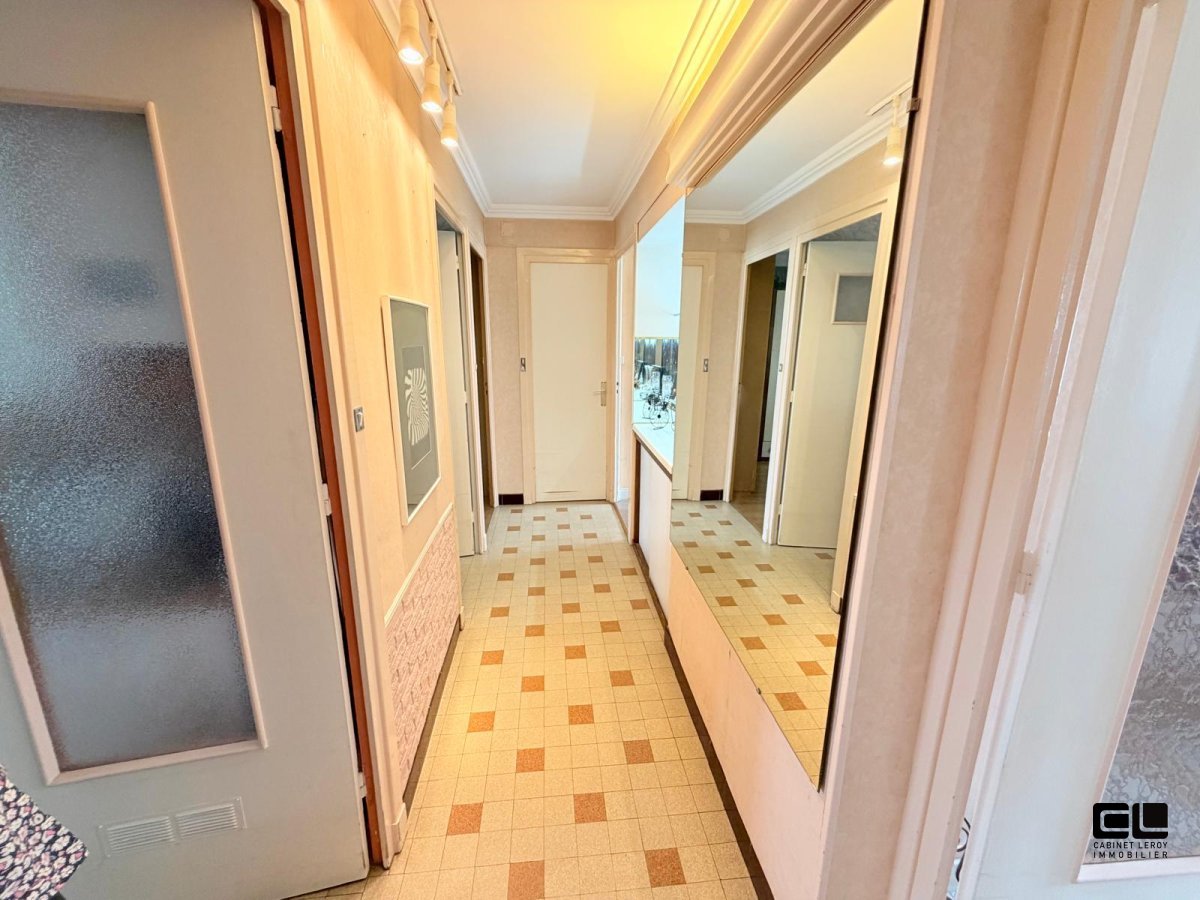 4 A VENDRE - LYON 4EME ARRONDISSEMENT entre le Lycée de Saint Expéry et l hopital de la Croix Rousse - 66 m2 - 297 000 &euro;