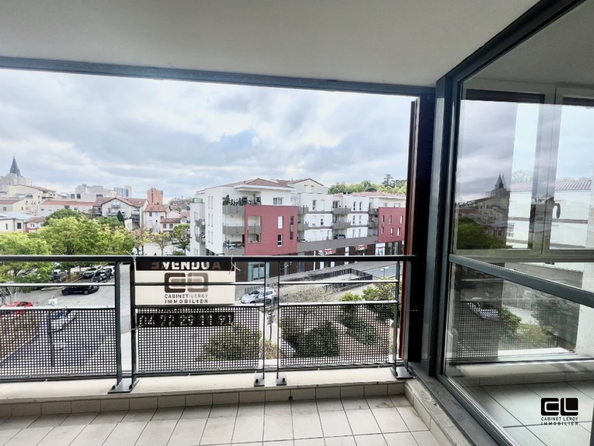 APPARTEMENT T4 - OULLINS - 90.57 m2 - VENDU