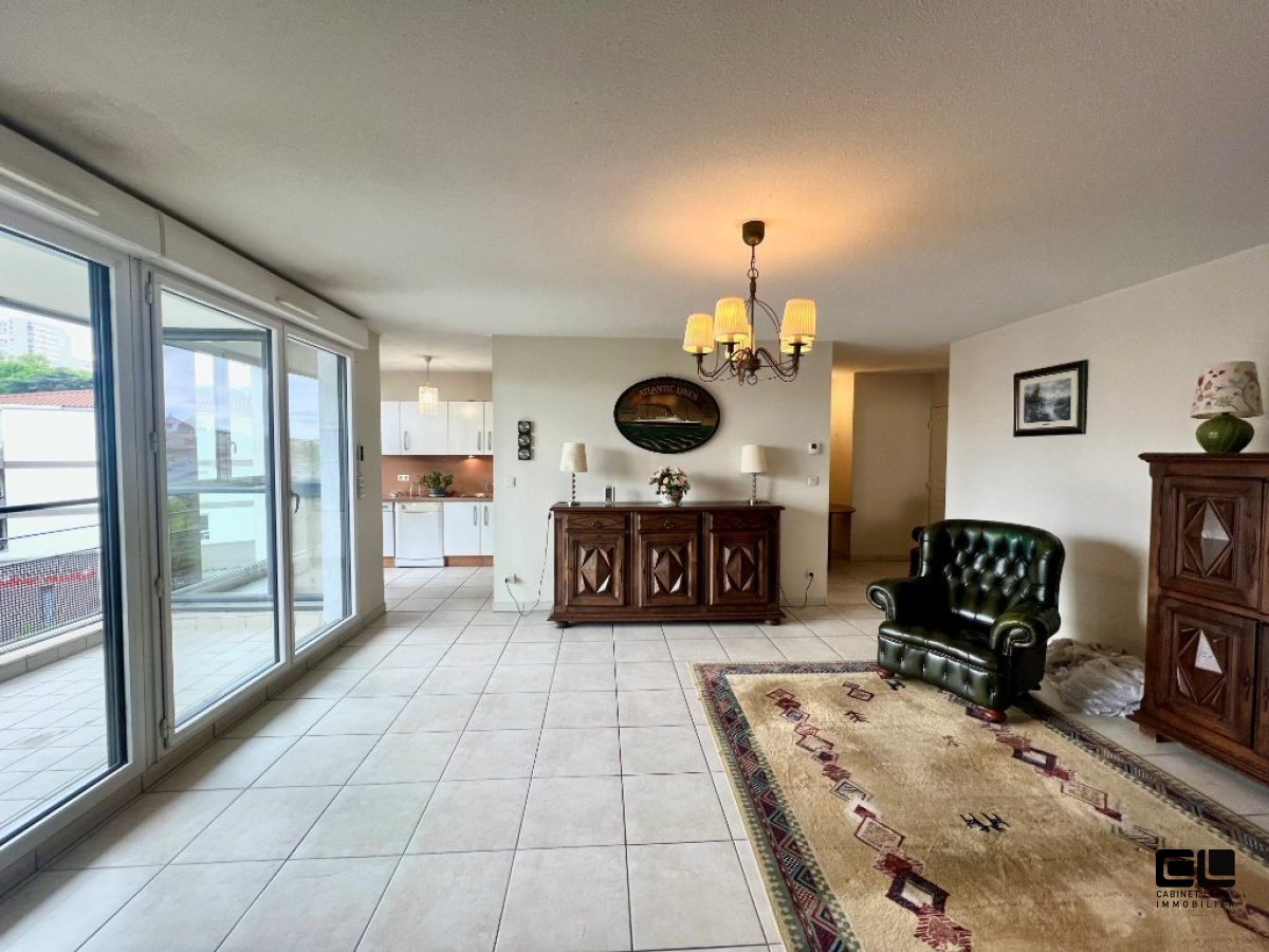 APPARTEMENT T4 - OULLINS - 90.57 m2 - VENDU