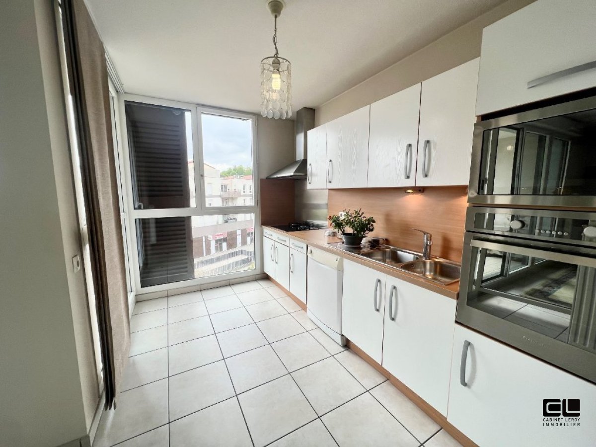 APPARTEMENT T4 - OULLINS - 90.57 m2 - VENDU