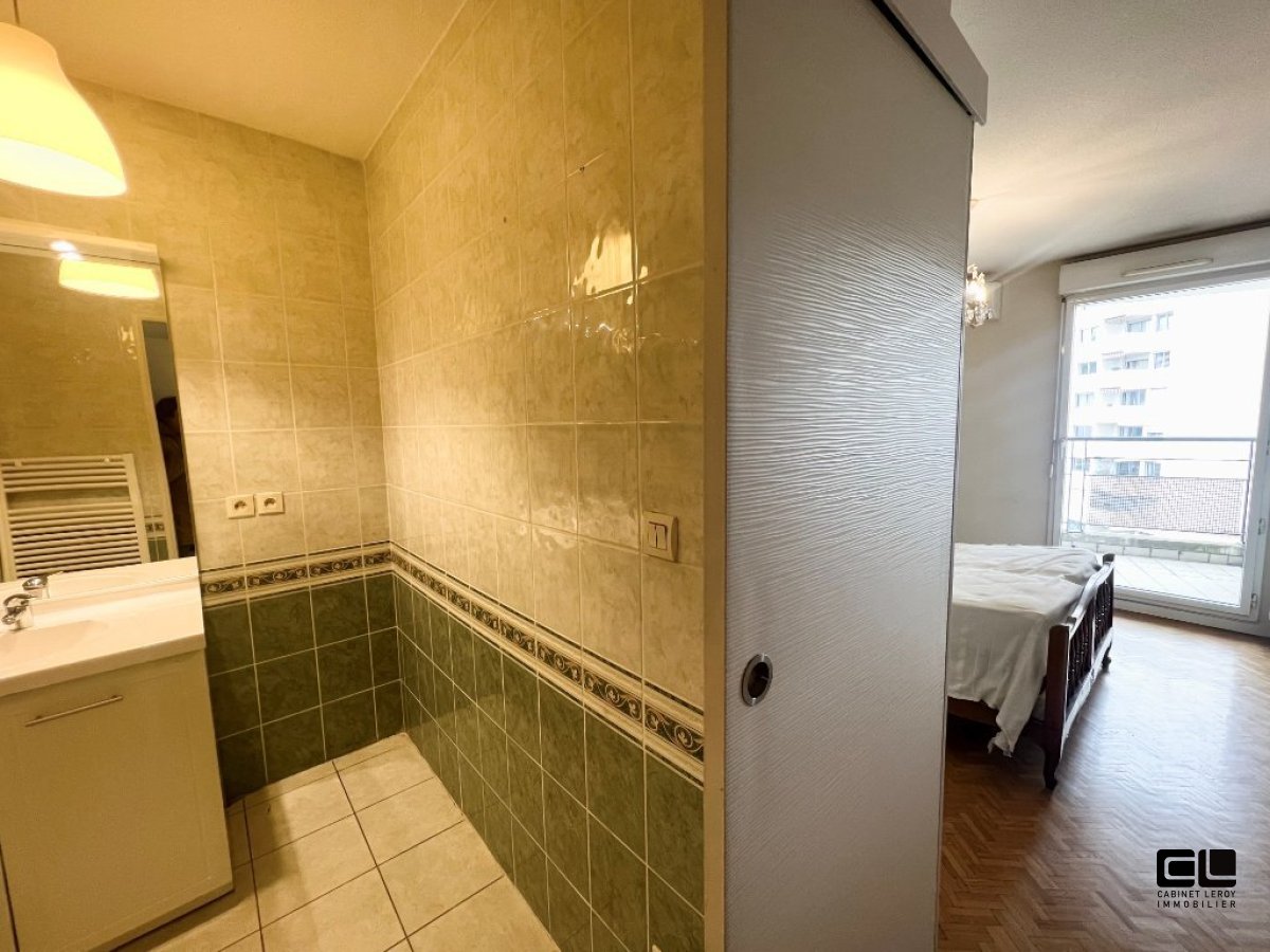 APPARTEMENT T4 - OULLINS - 90.57 m2 - VENDU