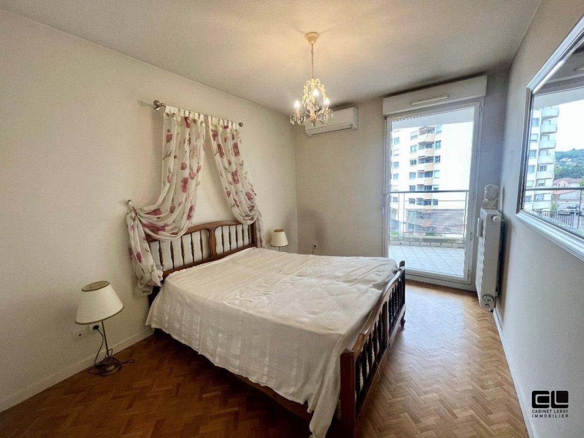 APPARTEMENT T4 - OULLINS - 90.57 m2 - VENDU