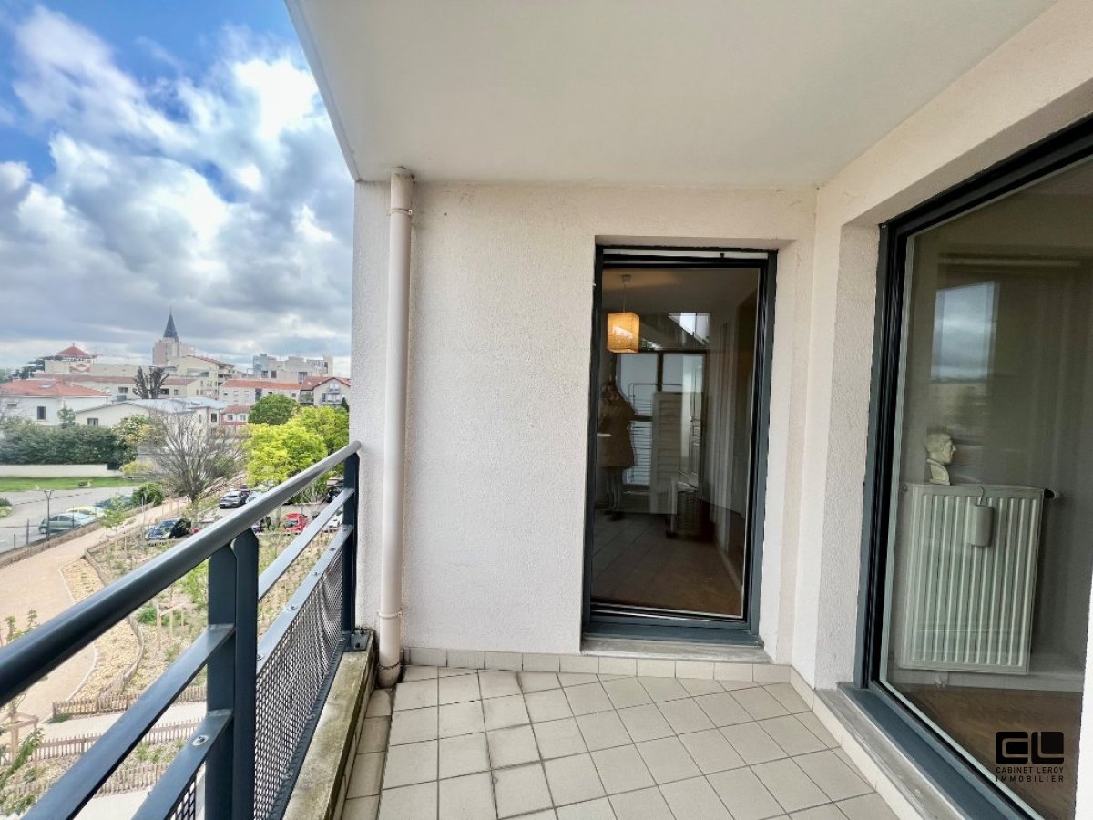 APPARTEMENT T4 - OULLINS - 90.57 m2 - VENDU