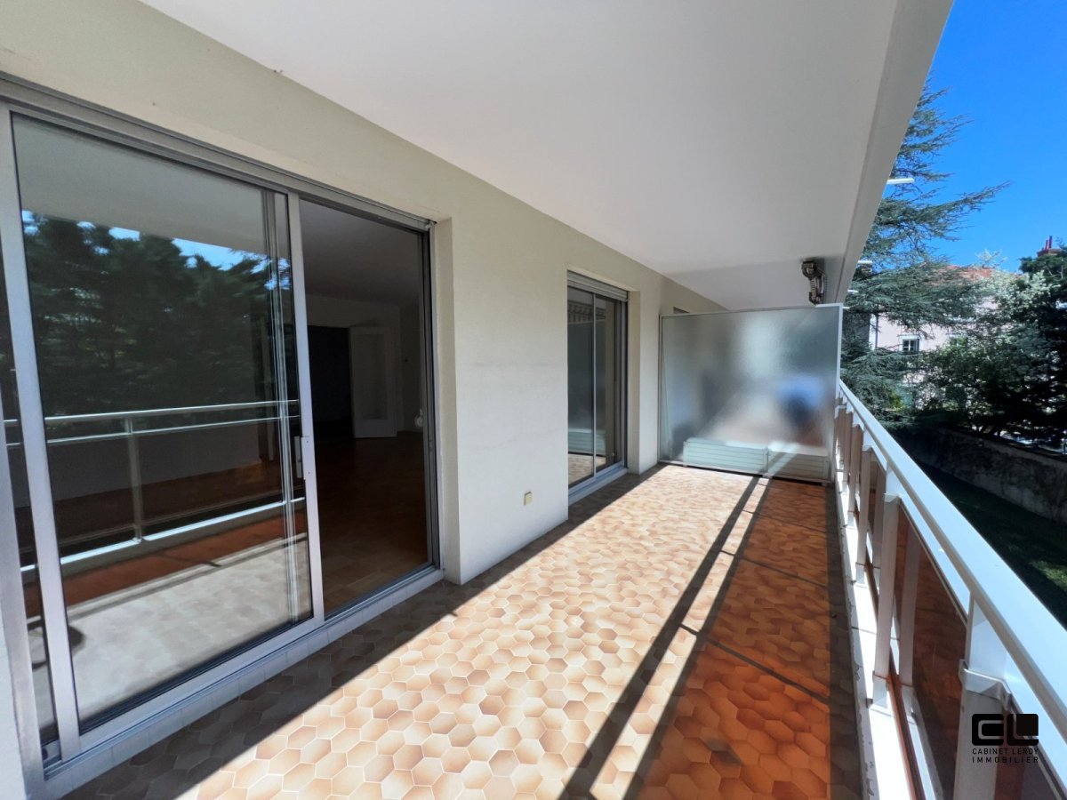 APPARTEMENT T4 A VENDRE - STE FOY LES LYON QUARTIER DU VALLON - 104 m2 - 320000€