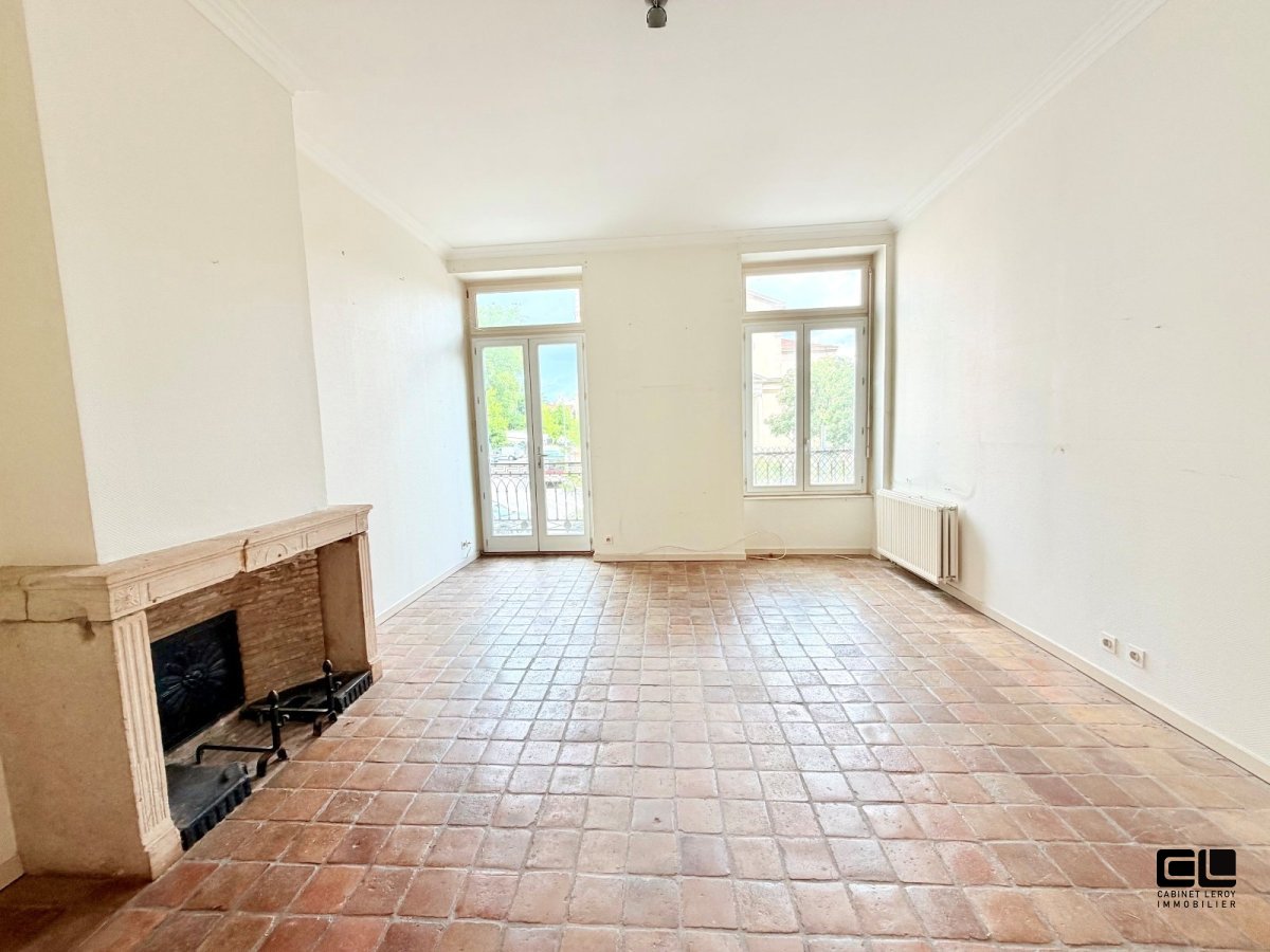 appartement A VENDRE - STE FOY LES LYON centre ville au pied de la place et de son église. - 120.08 m2 - 455 000 &euro;