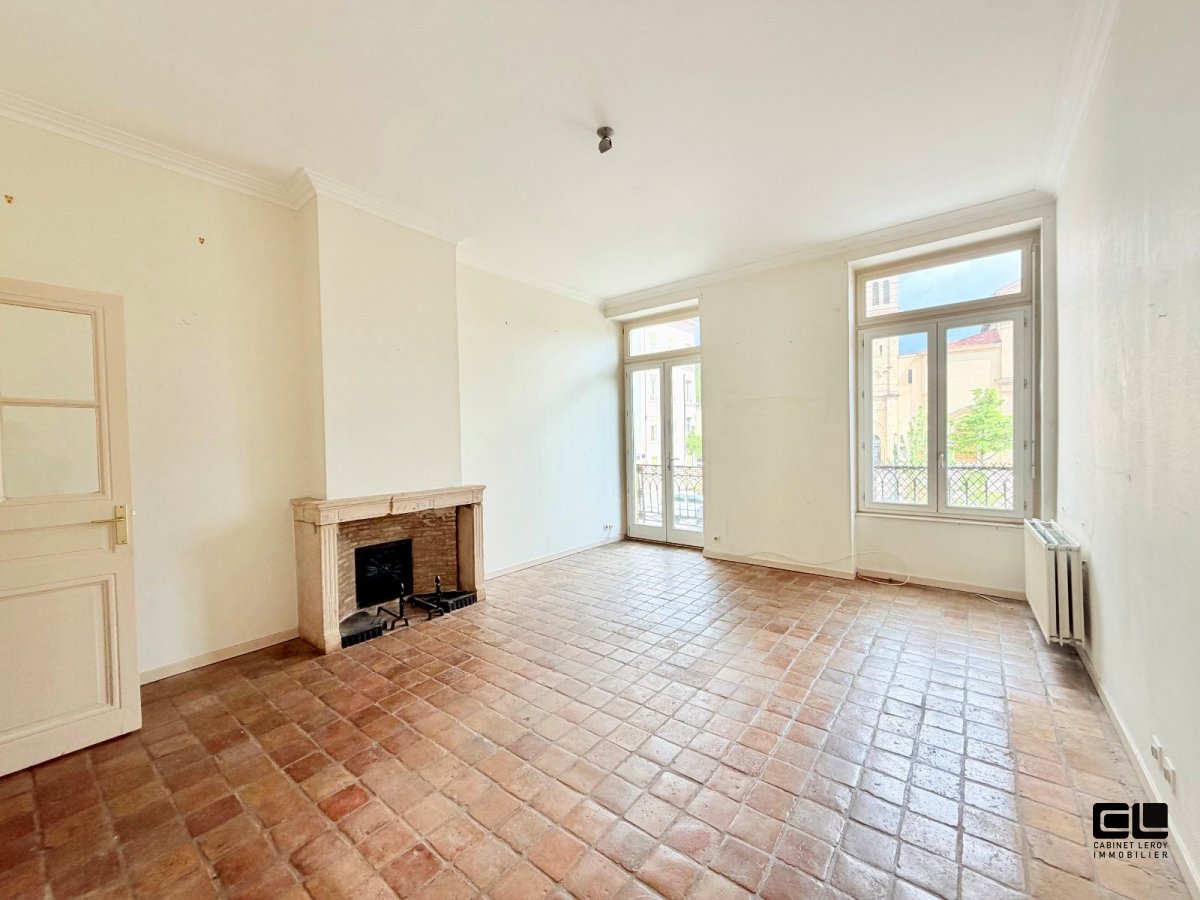 appartement A VENDRE - STE FOY LES LYON centre ville au pied de la place et de son église. - 120.08 m2 - 455 000 &euro;