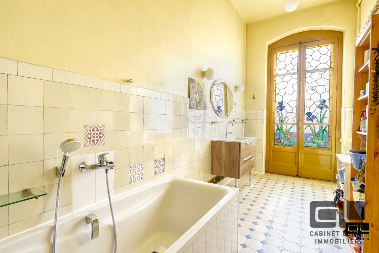 APPARTEMENT T6 A VENDRE - LYON 9EME ARRONDISSEMENT - 198.05 m2 - 680000€